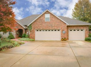 610 N Elderberry Ln, Nixa, MO 65714