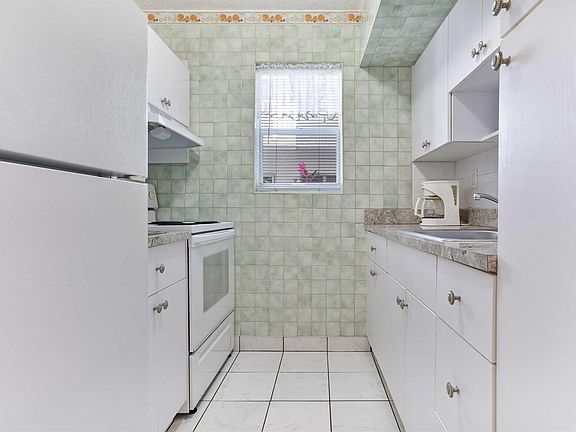 4th image of 15610 NE 6th Avenue #12B