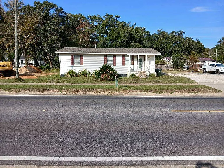 204 E Johnson Ave — Photo 10