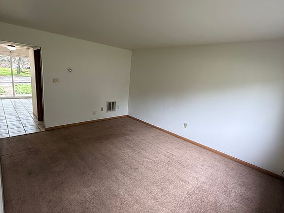 5th image of 2585 Parkview St APT 8