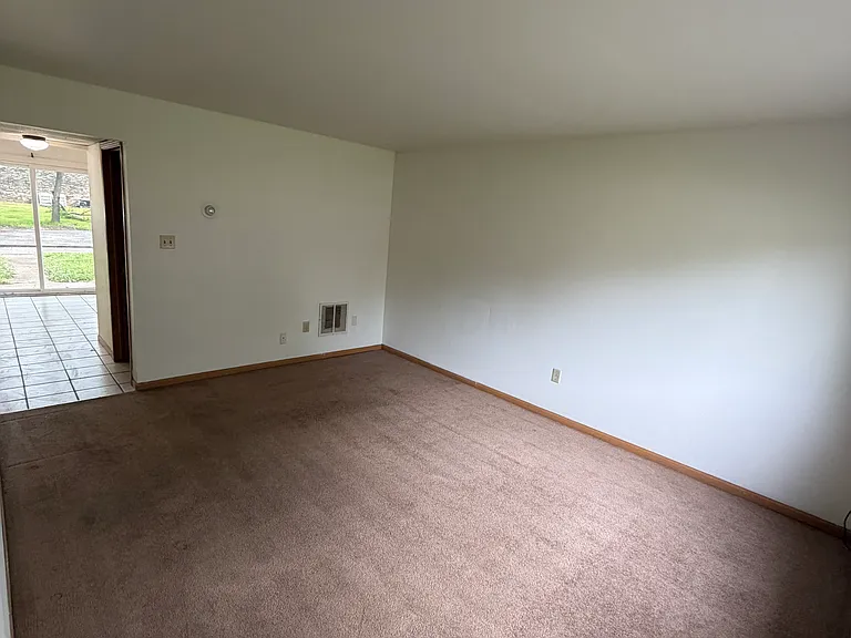 2585 Parkview St #8 — Photo 5