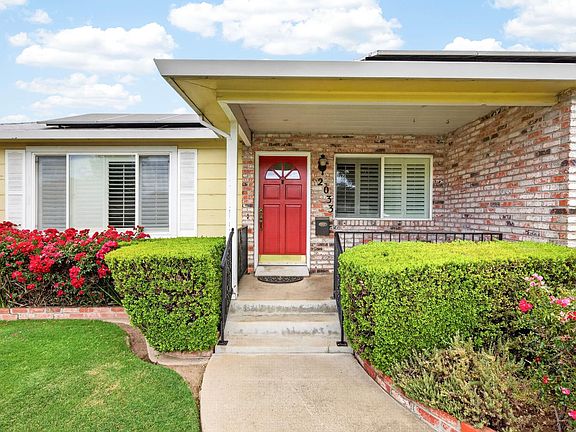3rd image of 2033 Princeton Ave