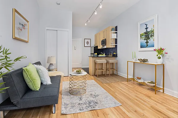 305 East 83rd Street #3D in Yorkville, Manhattan | StreetEasy 305 East 83rd Street #3D in Yorkville, Manhattan | StreetEasy
