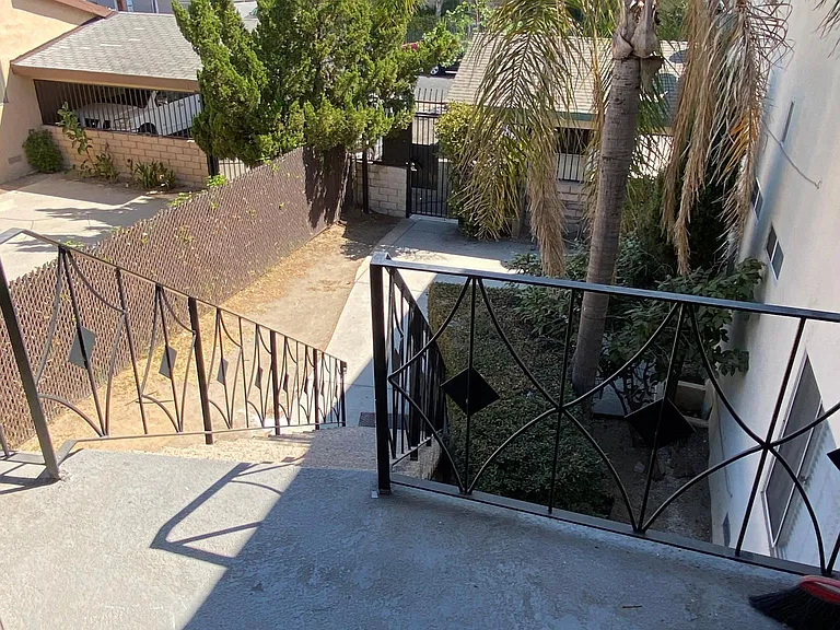 7137 Bellaire Ave — Photo 10