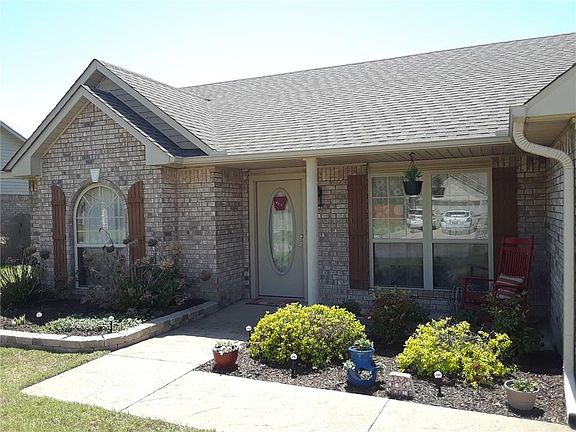 2nd image of 2605 Red Oak Dr