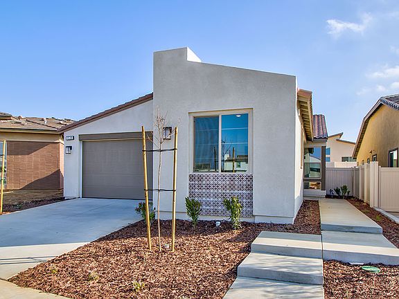 Avid Homesite 42 Front Exterior