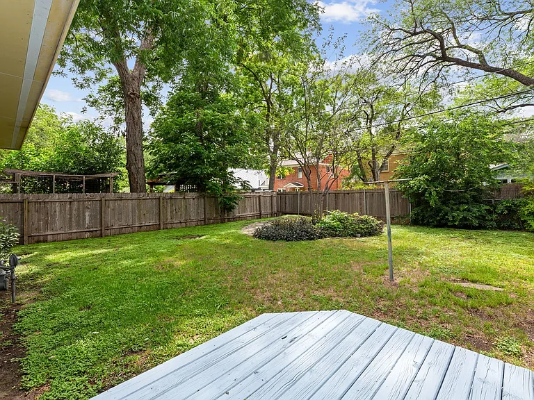 3810 Avenue H — Photo 31