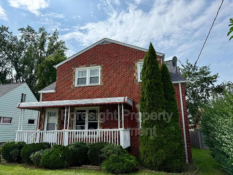 4 bed, 1.0 bath, $1,950 — Photo 2