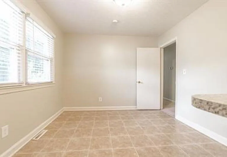 205 N Glover St — Photo 24