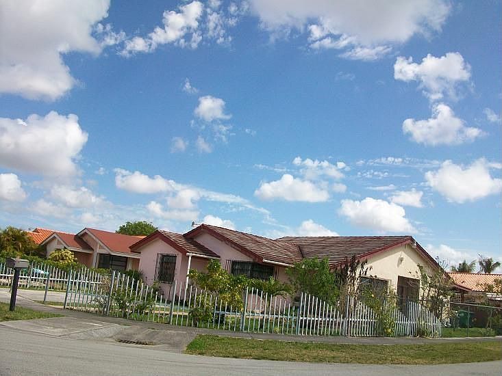 Front culdesac corner lot 
