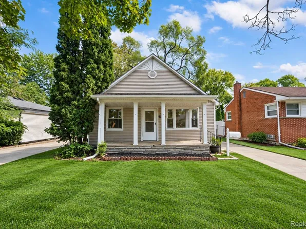 26060 Groveland St, Roseville, MI 48066