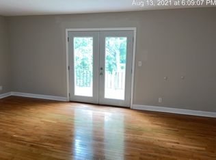 2207 Saratoga Dr APT 4, Springfield, IL 62704