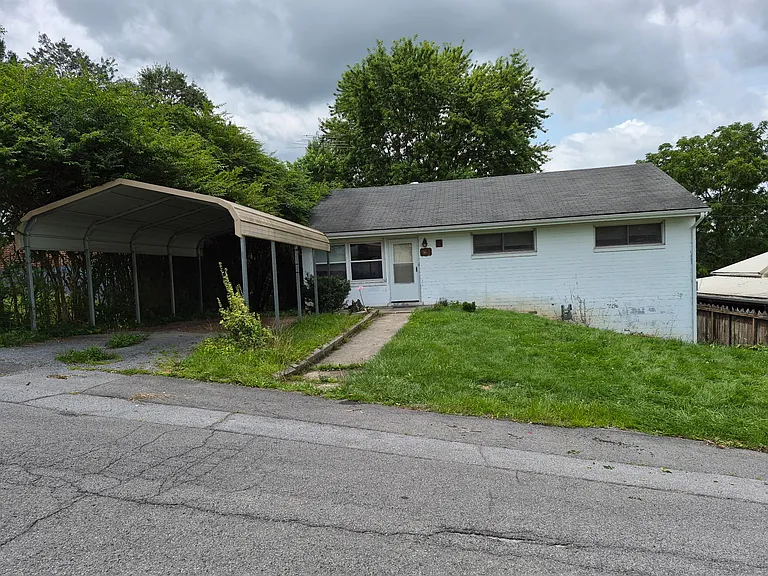 210 Foster St — Photo 1