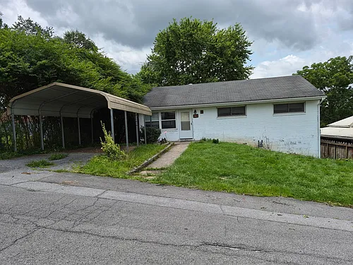 210 Foster St Photo 1