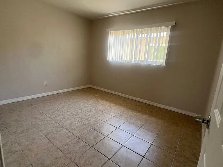 1214 W. Brook St — Photo 15