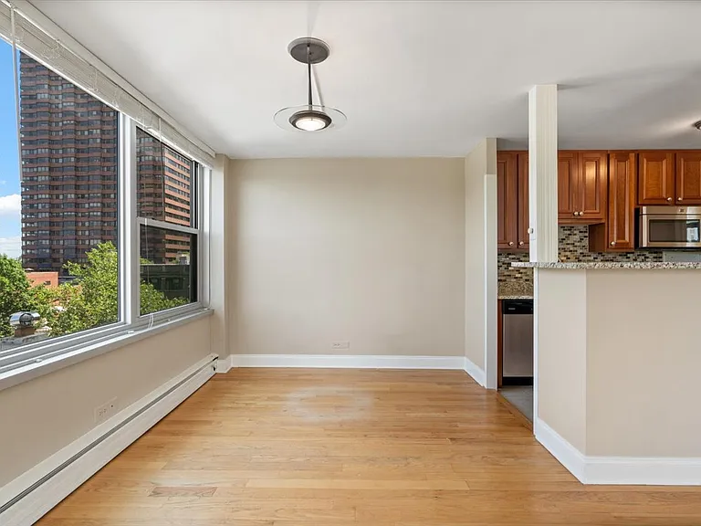 336 W Wellington Ave #604 — Photo 5