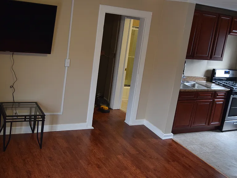 8 Edwards St — Photo 5
