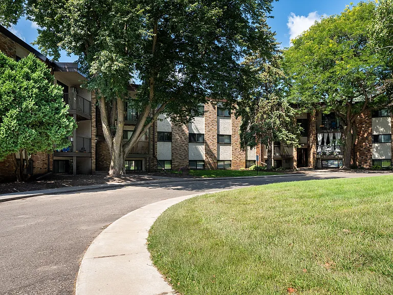White Bear Lake, MN White Bear Terrace Apartments | Exterior