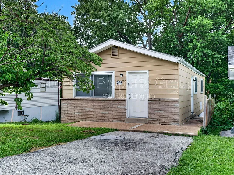 235 Flora Dr — Photo 20