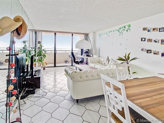 3rd image of 2555 Collins Ave APT 907