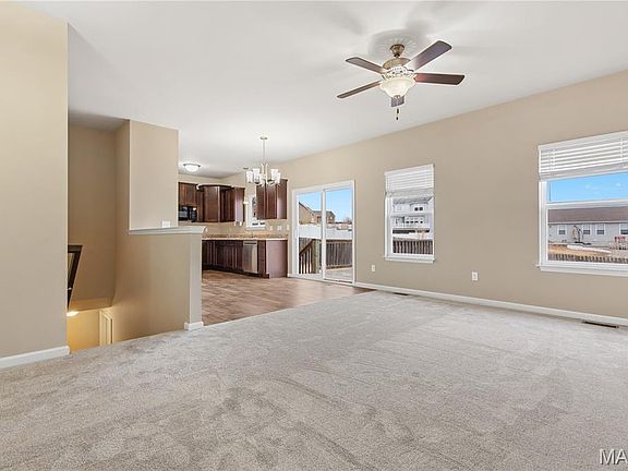 3rd image of 6 Lost Meadow Ct