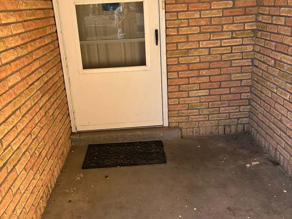11528 Nassau Dr NE