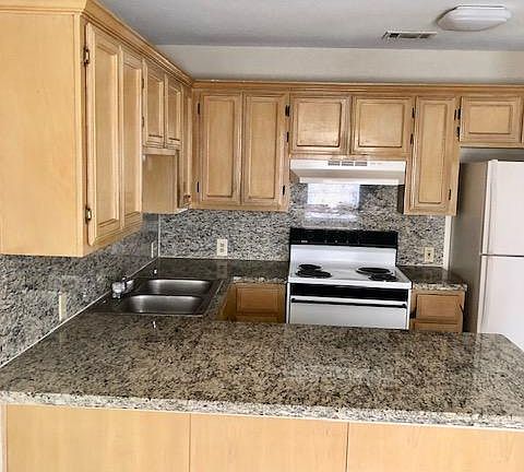 3rd image of 1909 S 38th St APT 16
