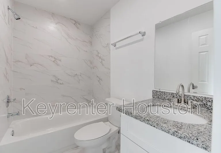 8126 Sterlingshire St #B — Photo 18