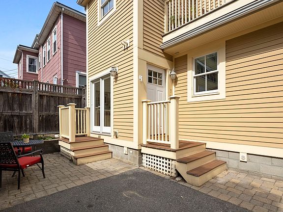 2nd image of 46 Quincy St #3