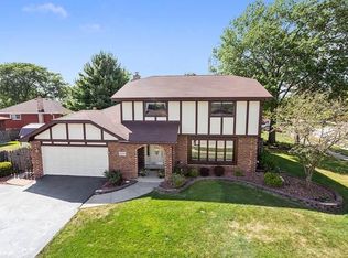 18340 Olde Farm Rd, Lansing, IL 60438