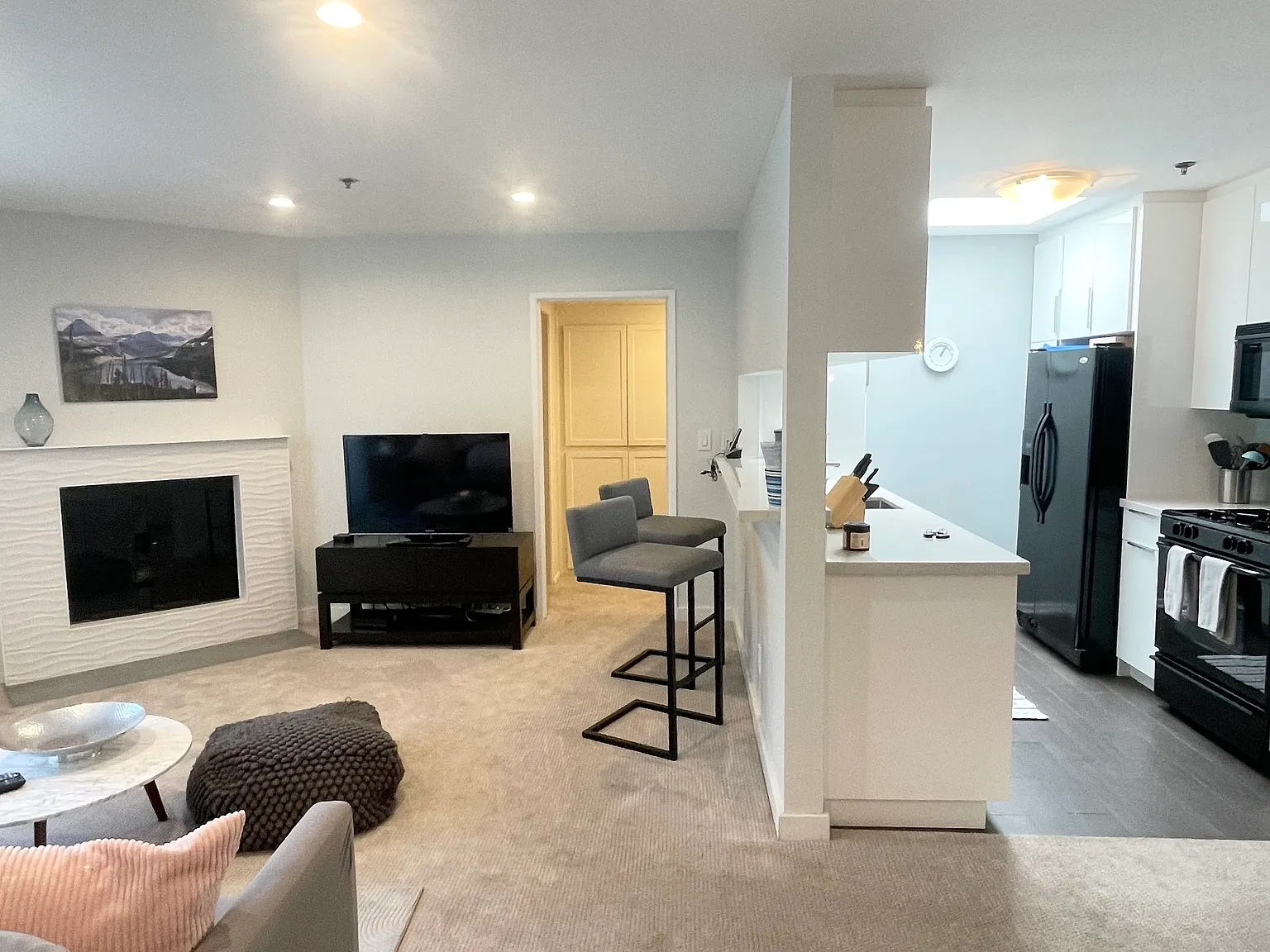 1731 Barry Ave — Photo 4