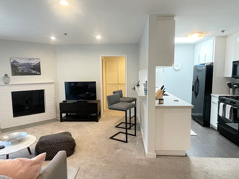1731 Barry Ave #209 — Photo 4