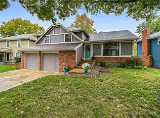 1932 E Mohawk Dr, Olathe, KS 66062
