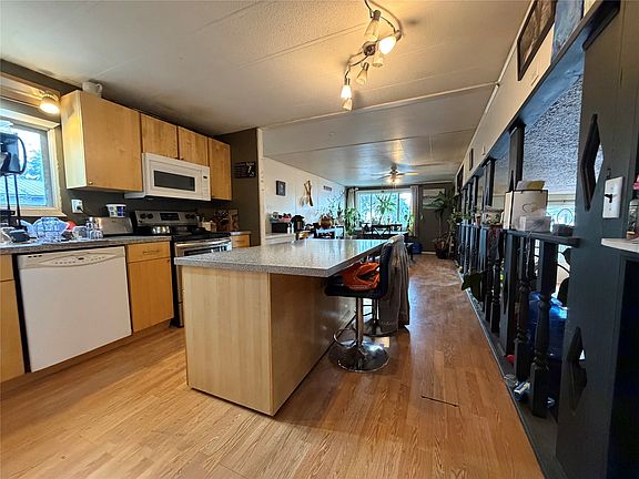 5th image of 1288 Douglas St