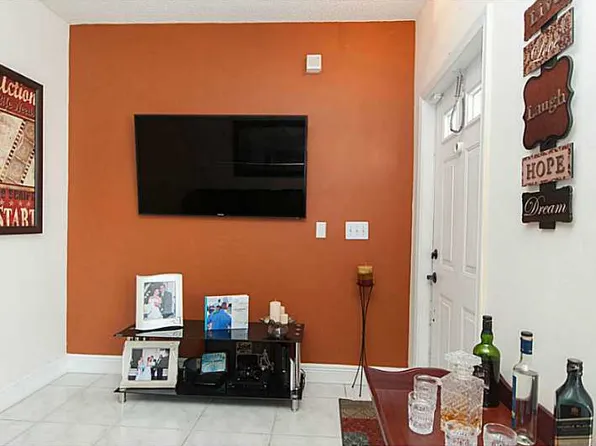 16625 Hemingway Dr, Fort Lauderdale, FL 33326