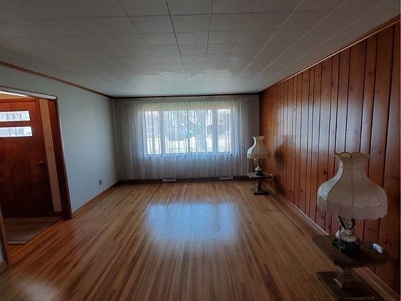 3rd image of 396 Sunset Dr