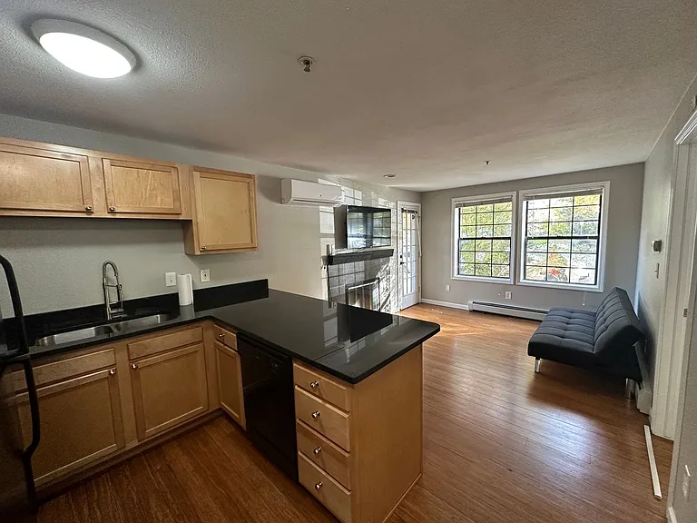 1405 Broadway St #208 — Photo 2