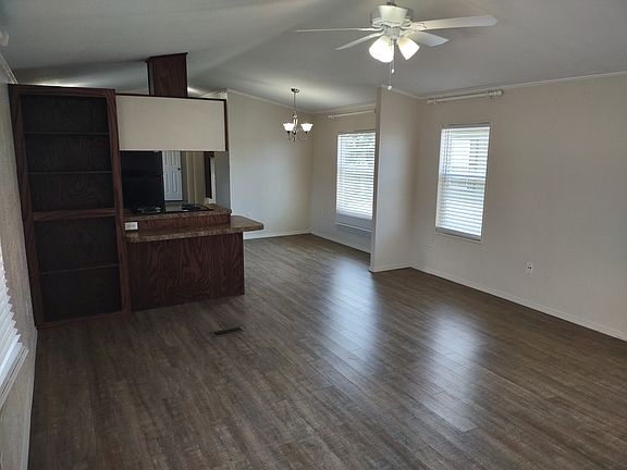 3rd image of 8354 Montgomery Cir