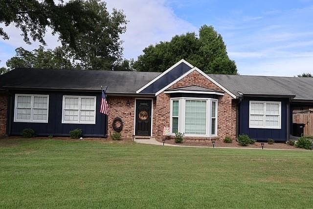 1st image of 6810 Fawndale Dr