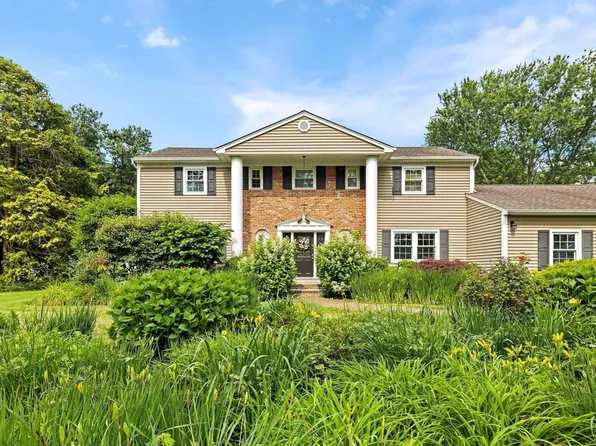 25 Artisan Avenue, Huntington, NY 11743