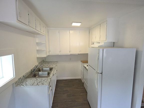 4th image of 13451 Lakeshore Dr #A