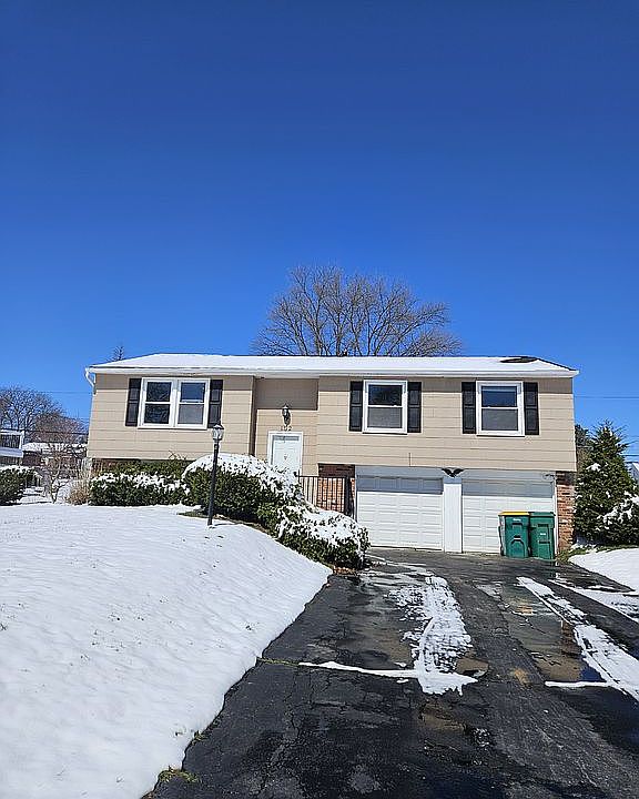 1st image of 102 Blackwell Ln