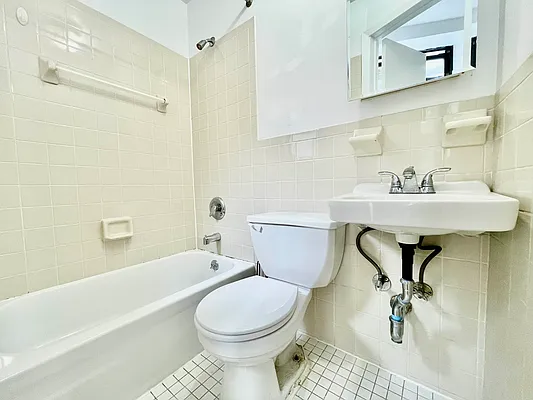 Rented by HOLTON REAL ESTATE INC. | media 18