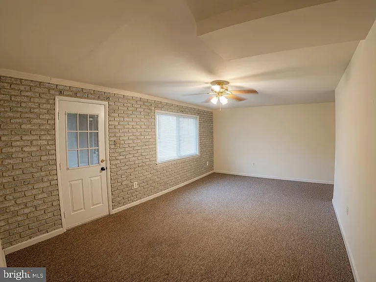 8112 Parkdale Ct — Photo 10