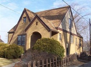 611 34th St, Sioux City, IA 51104