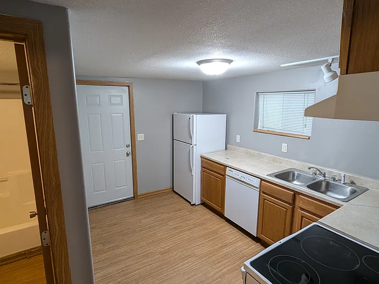 402 Central Ave SE #B — Photo 3