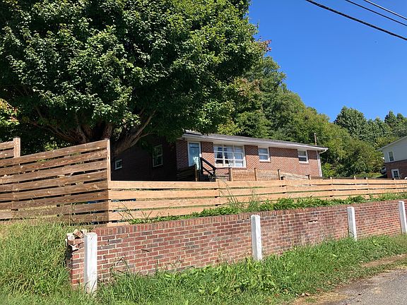 3rd image of 209 Charleston St