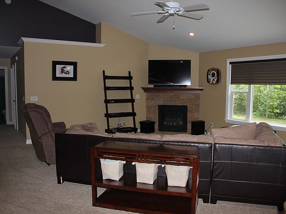 The neutral colors of the dcor will make your move-in easy.  The living room features include a gas fireplace, open floor plan to the kitchen, a lit niche for decorating, and an open stair way to the basement. 