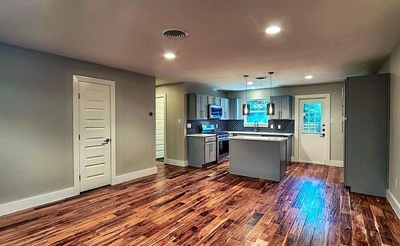 5th image of 1910 Fairlawn Ln Unit A