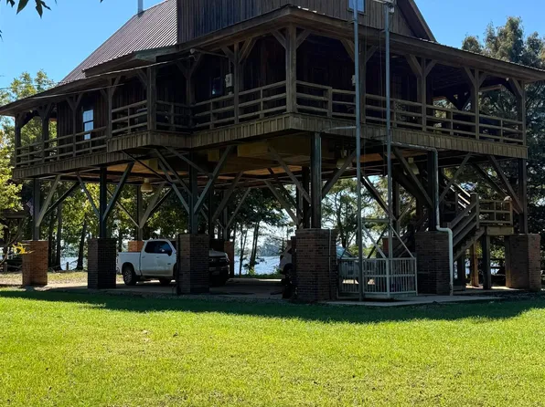 4011 Lake Mary Rd, Woodville, MS 39669